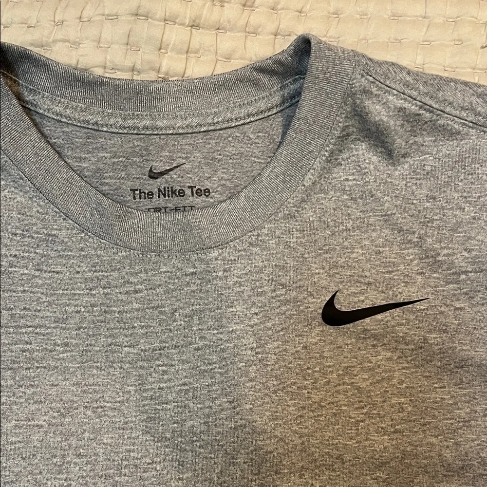 Nike Men’s Dri-Fit Heather Gray Long Sleeve Performance Tee | Size S